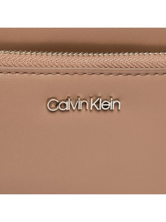 Calvin Klein Handtasche Ck Must Camera Bag W Pckt Lg K K Braun