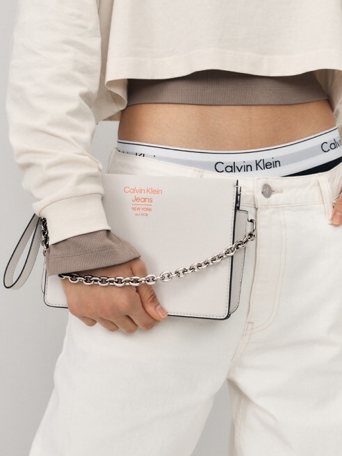  Calvin Klein Verifică