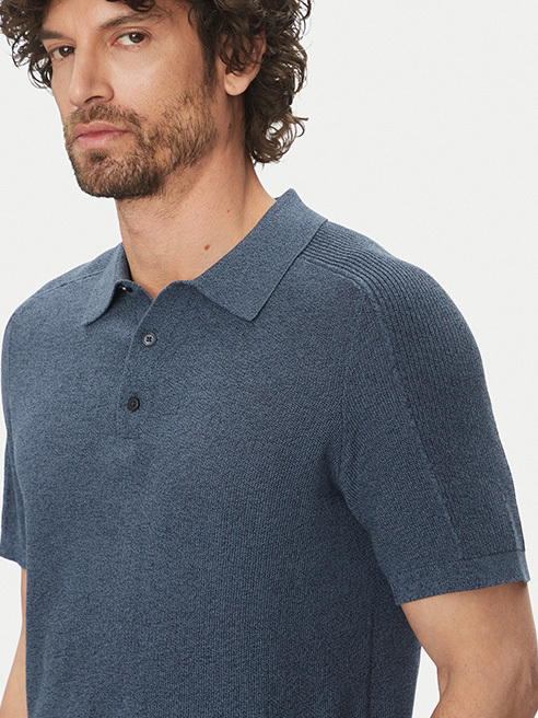 Polo Eleganza nelle giuste proporzioni