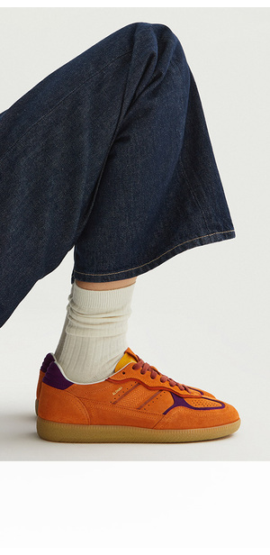 Sneakersy