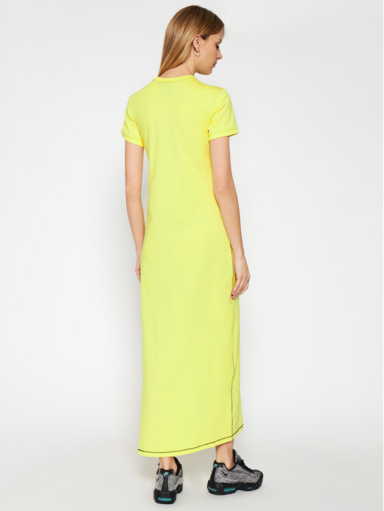 Každodenné šaty Nike