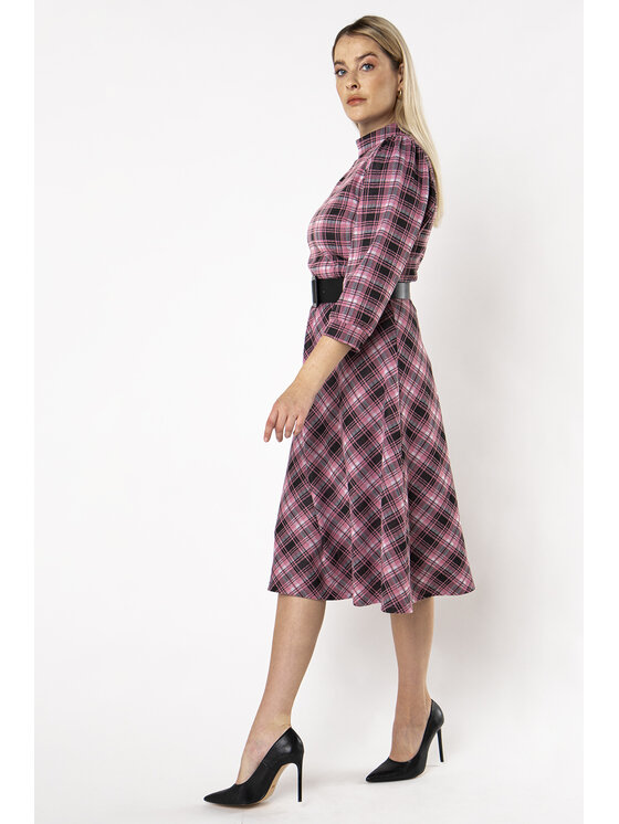 QUIOSQUE QUIOSQUE Každodenní šaty CORVETTE DRESS Růžová Regular Fit
