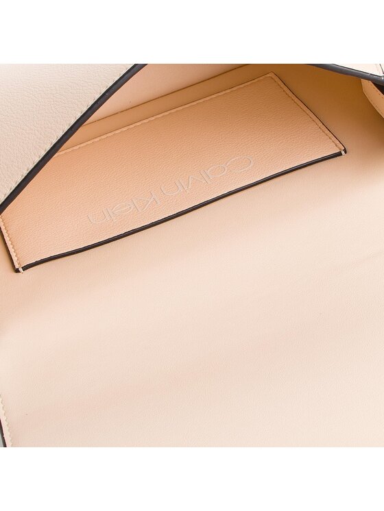 Calvin Klein Calvin Klein Kabelka Slide Saddle Bag K60K5065064 Béžová