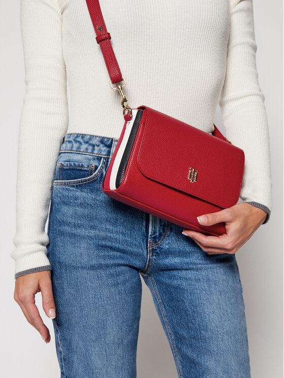 tommy hilfiger essence flap crossover