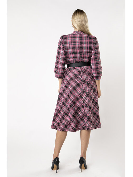 QUIOSQUE QUIOSQUE Každodenné šaty CORVETTE DRESS Ružová Regular Fit