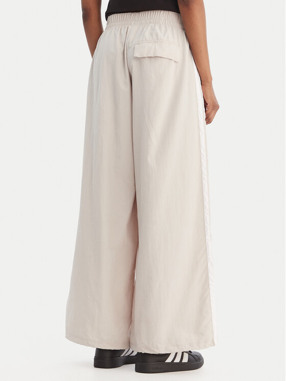 adidas adidas Παντελόνι φόρμας Essentials 3-Stripes JC8168 Μπεζ Loose Fit