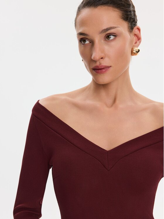Nudyess Nudyess Sukienka codzienna Tiffany z prążka Bordowy Slim Fit