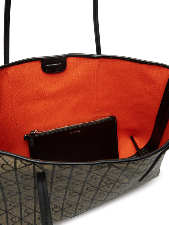 Calvin Klein Calvin Klein Дамска чанта Emblem Trio Pebble Shoulder Bag LV04F3750G Кафяв