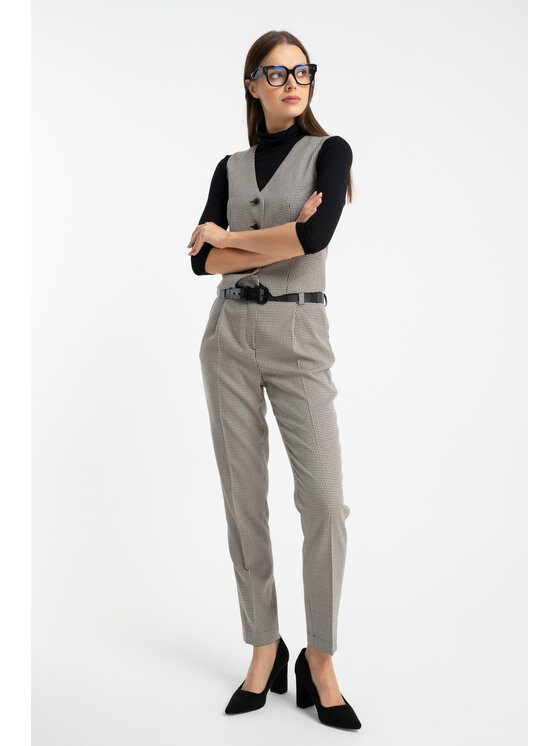 CLICK CLICK Kamizelka 71-0038 Czarny Fitted Fit