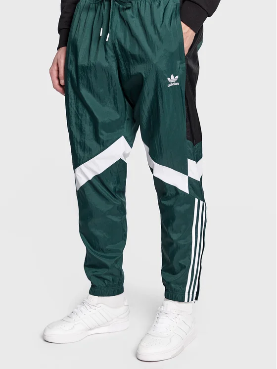 adidas Jogginghose Rekive HK7324 Grün Regular Fit