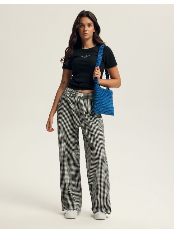 Esotiq Esotiq Spodnie materiałowe 43755 Czarny Regular Fit