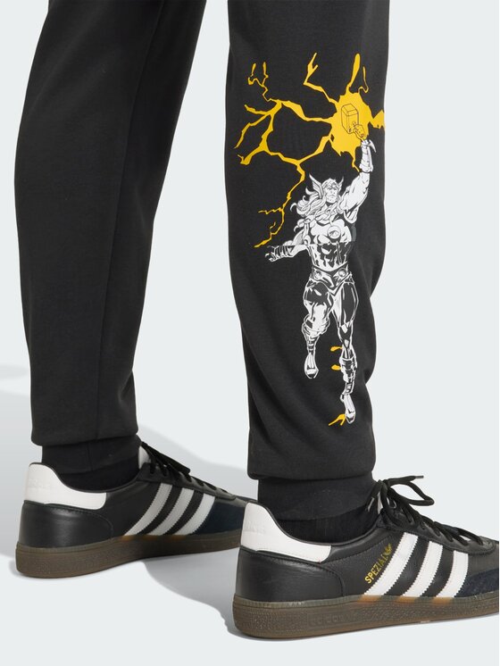 adidas adidas Spodnie materiałowe Real Madrid Avengers Czarny Regular Fit