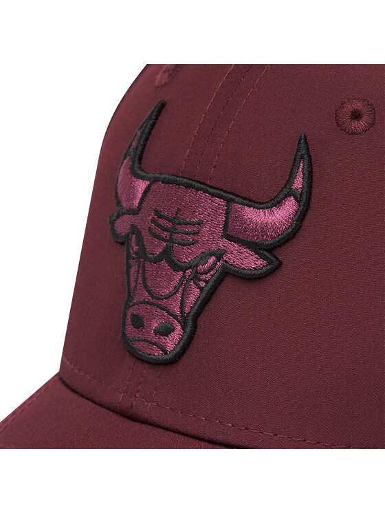 maroon bulls hat