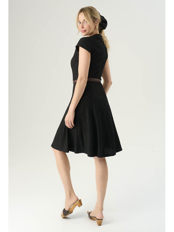 Femestage Femestage Každodenné šaty Femestage ESSENTIAL LINE DRE2940-020 Čierna Regular Fit