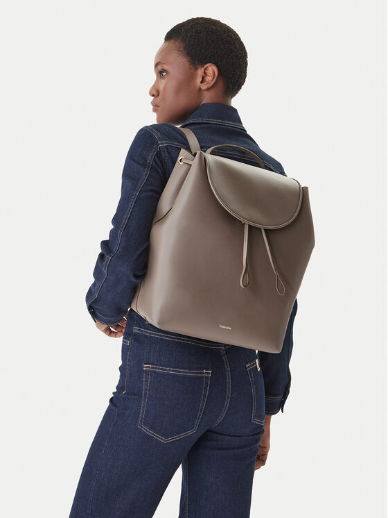 Calvin Klein Calvin Klein Seljakott Foil Logo Large Flap Backpack LV04F3505G Pruun