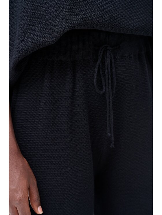 blue shadow blue shadow Spodnie damskie Klai Czarny Regular Fit