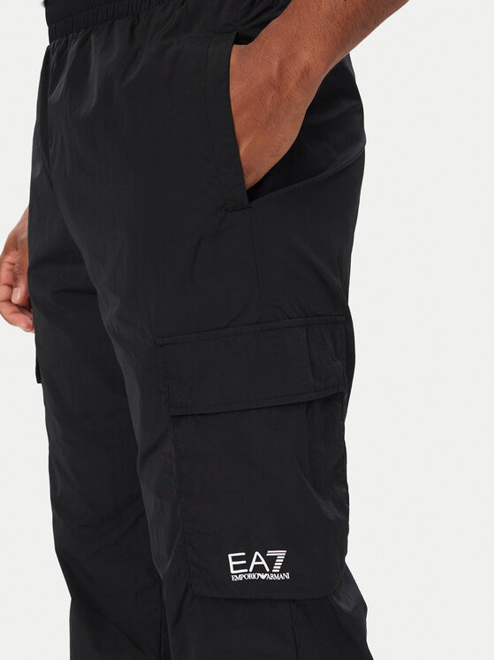 EA7 Emporio Armani EA7 Emporio Armani Kargo hlače 7M002183 AF13190 UC001 Crna Regular Fit