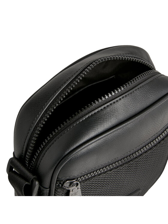 Calvin Klein Jeans Calvin Klein Jeans Плоска сумка Tagged Square Camera Bag18 K50K511779 Чорний