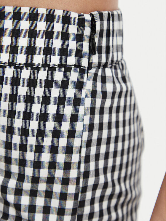 Guess Guess Spodnie capri W6YB35 W4486 Czarny Slim Fit