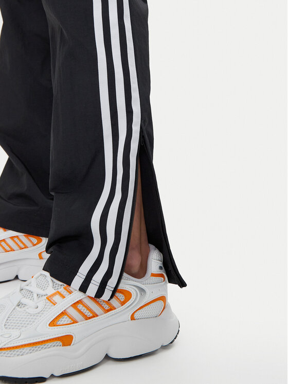adidas adidas Pantaloni trening Woven JD5335 Negru Loose Fit