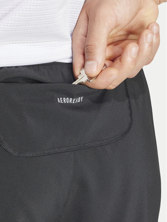 adidas adidas Pantaloni scurți sport Own The Run IY0704 Negru Regular Fit