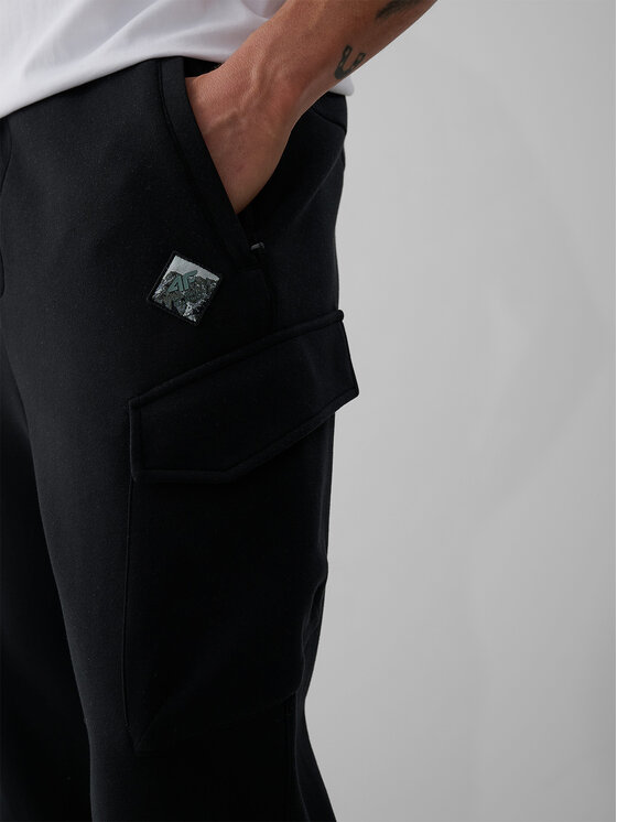 4F 4F Spodnie dresowe OVERLAND Czarny Regular Fit