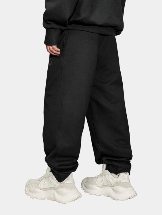 MADE BY SOCIETY MADE BY SOCIETY Spodnie materiałowe WANE Pants - P17504 Czarny Basic Fit