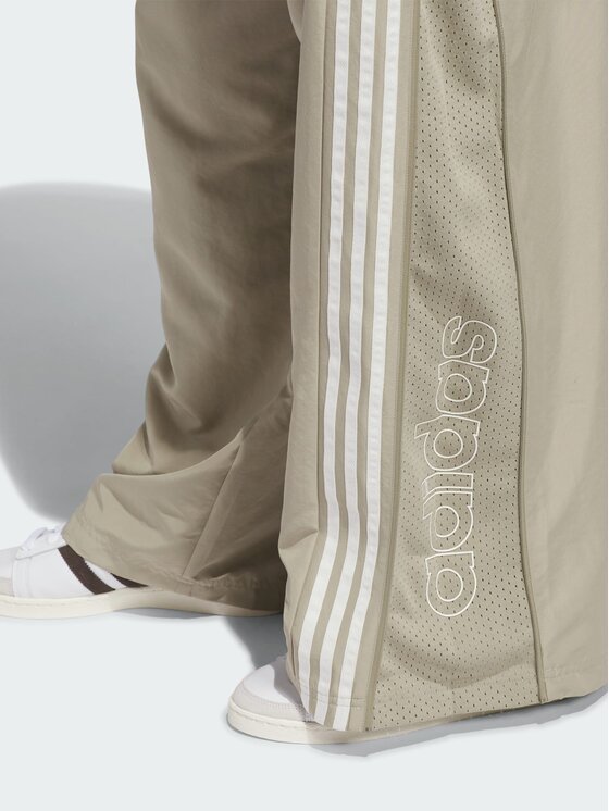 adidas adidas Spodnie materiałowe Basketball Windbreaker Czarny Loose Fit