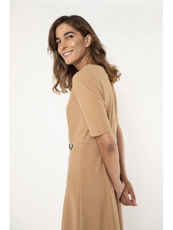 QUIOSQUE QUIOSQUE Každodenné šaty DRUM DRESS Béžová Regular Fit