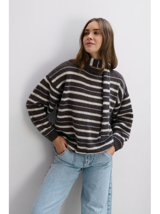 Fobya Fobya Sweter F2112 Brązowy Basic Fit