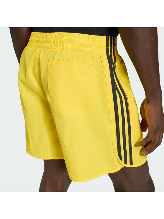 adidas adidas Szorty materiałowe 159299 Żółty Regular Fit