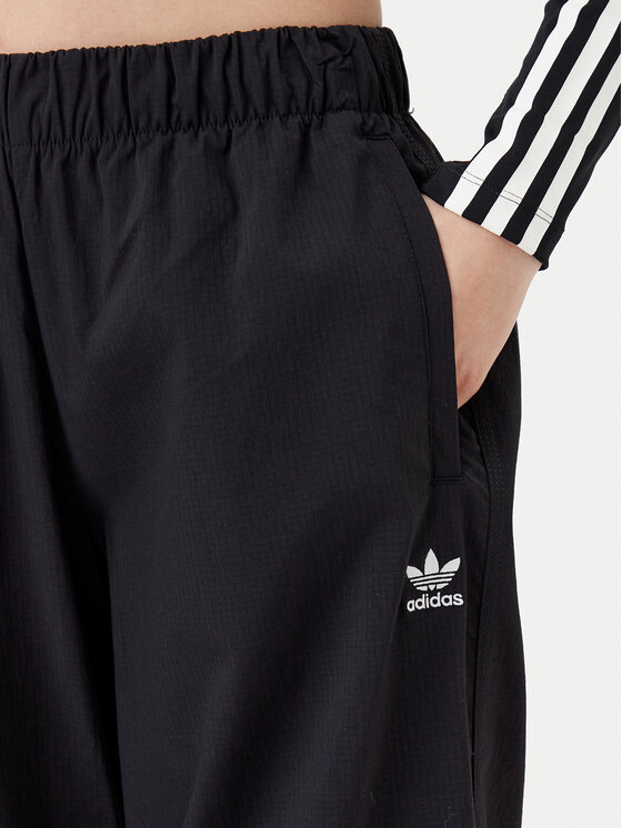 adidas adidas Donji dio trenerke Essentials Ripstop JD0785 Crna Loose Fit