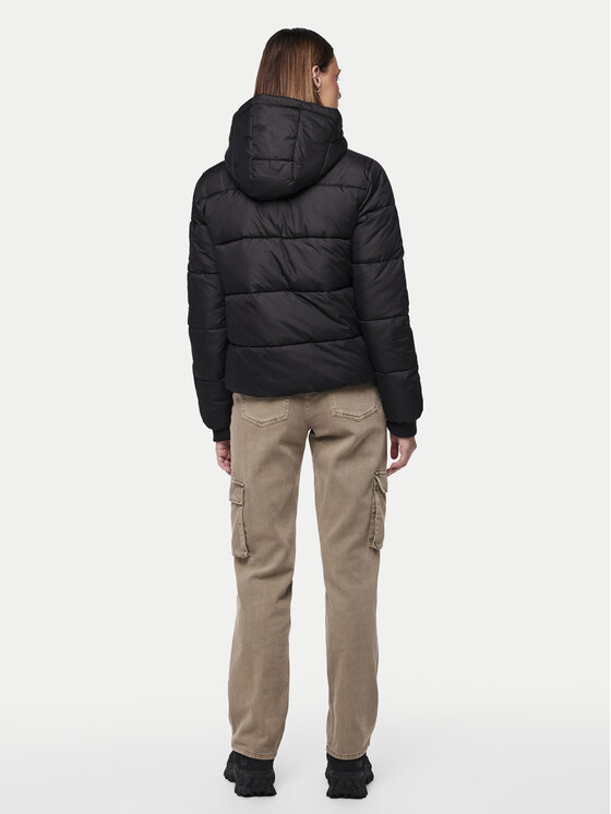 Pieces Pieces Žieminė striukė 17115626 Juoda Regular Fit