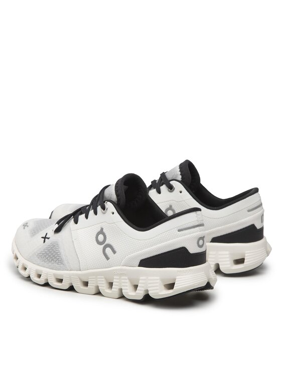 On On Laufschuhe Cloud X 3 6098697 Weiß