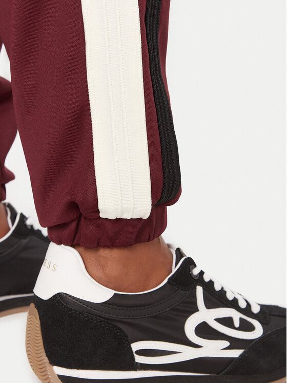 Guess Guess Pantaloni da tuta V5BB02 KCX22 Bordeaux Regular Fit