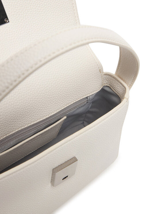 Calvin Klein Calvin Klein Soma Emblem Hw Pebble Shoulder Bag 25 LV04F3425G Balts