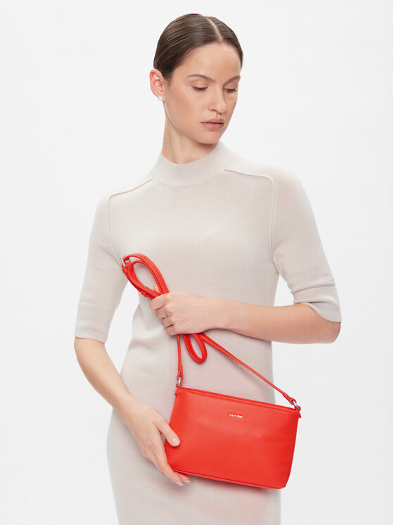 Calvin Klein Calvin Klein Ročna torba Ck Must Xbody Md K60K610927 Oranžna