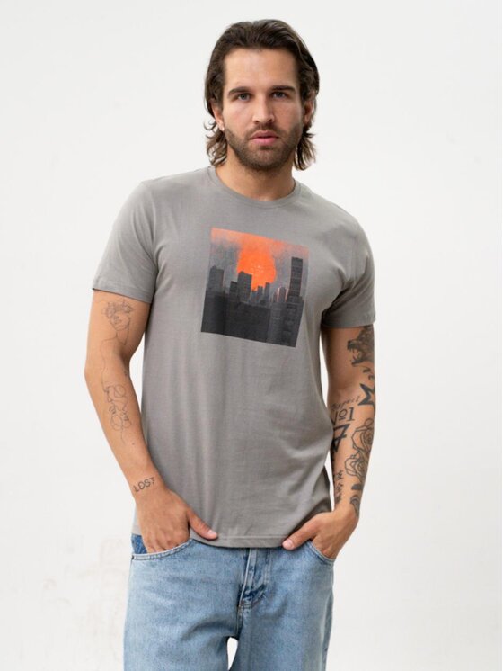 MyStars MyStars T-Shirt Zachód słońca miasto 132277 Szary Regular Fit