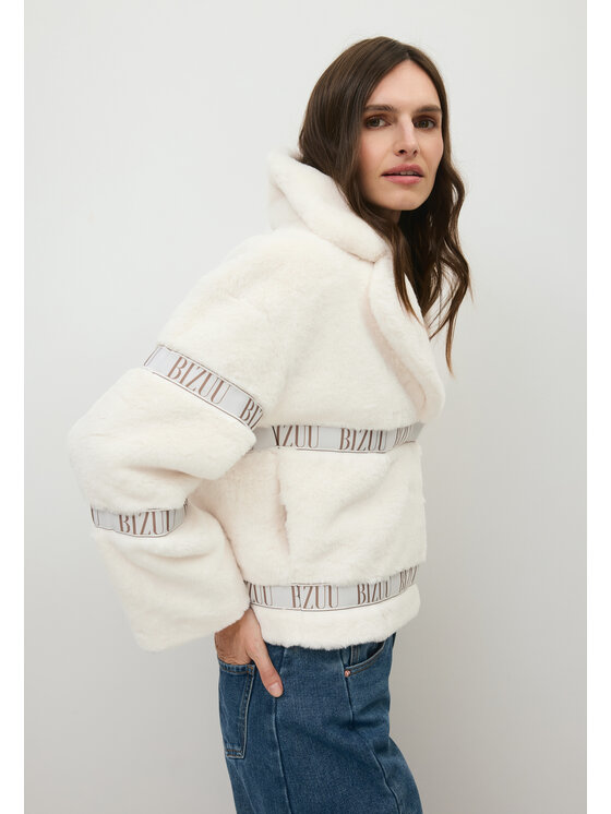 BIZUU BIZUU Futro GREGORIA FUR RELAXED FIT Biały Standard Fit