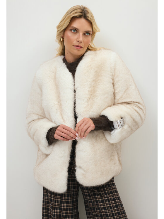 BIZUU BIZUU Futro WINTER WARM FLUFFY FUR Biały Standard Fit