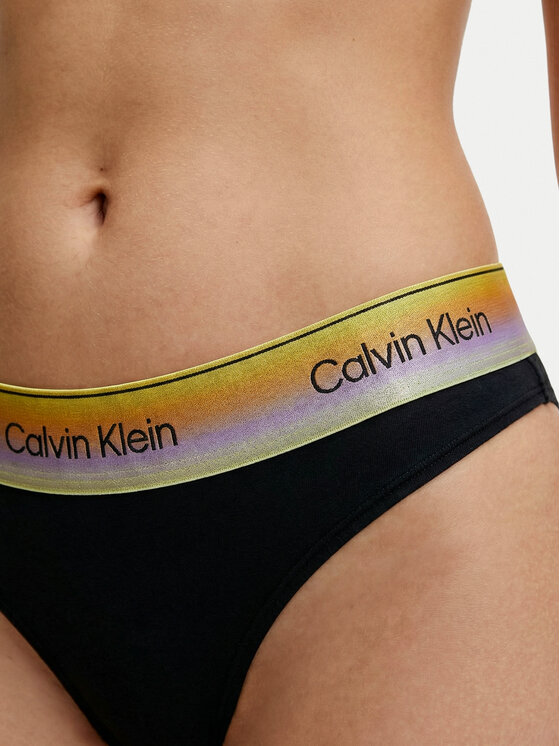 Calvin Klein Underwear Calvin Klein Underwear Kalhotky string LV00QF8875 Černá