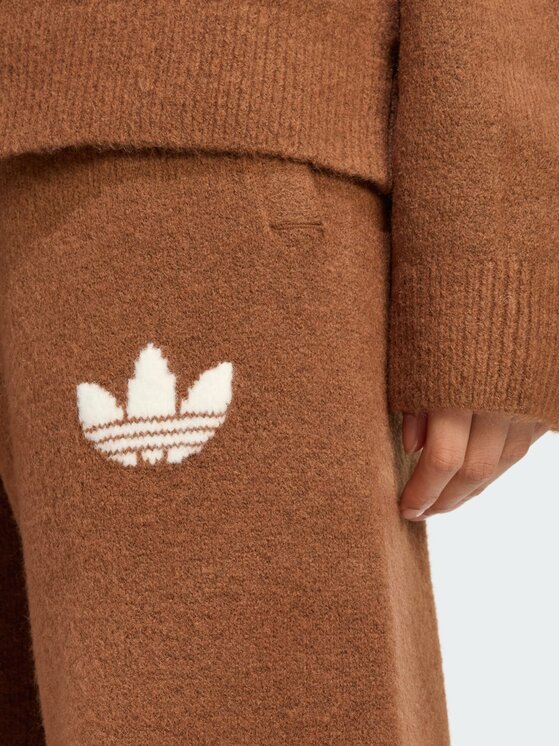 adidas adidas Spodnie materiałowe 156497 Brązowy Regular Fit