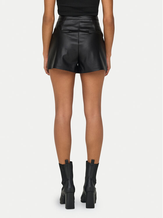 ONLY ONLY Tehisnahast šortsid Tricia 15287184 Must Baggy Fit