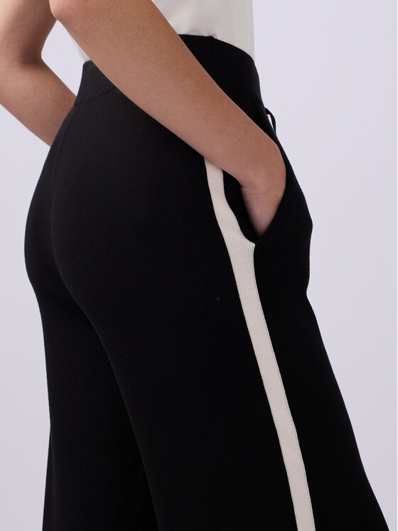 Oltre Oltre Pantaloni di tessuto P654J002132N033 Nero Baggy Fit