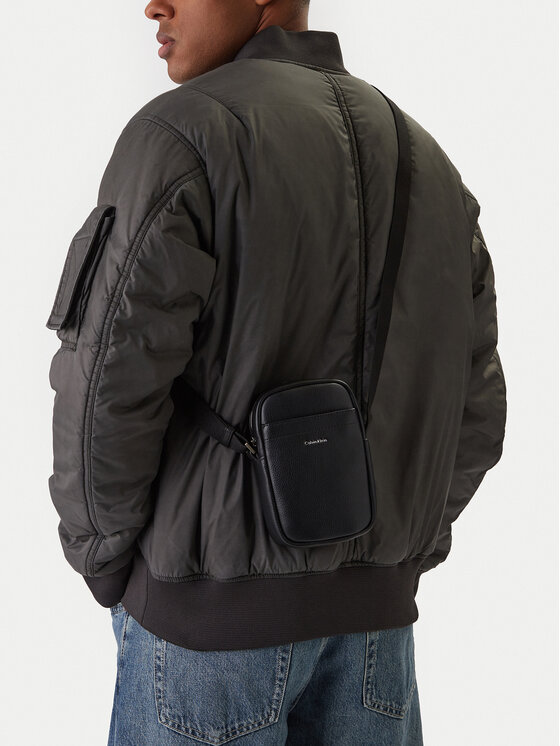 Calvin Klein Calvin Klein Мъжка чантичка Raised Slim Reporter LV04D3278G Черен