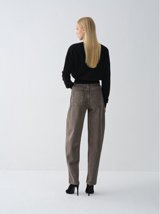 La Mania La Mania Sweter ELLA Czarny Basic Fit