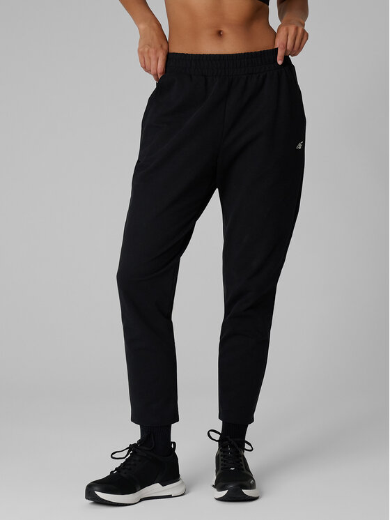 4F 4F Spodnie dresowe BASIC+ Czarny Slim Fit
