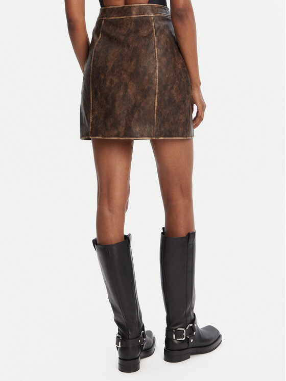 Guess Guess Krilo iz umetnega usnja W5YD46 WHDI0 Rjava Regular Fit