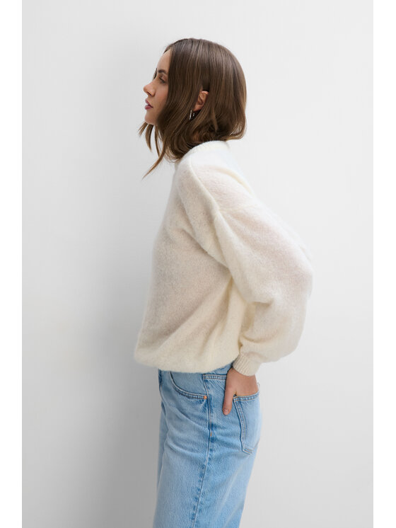 Fobya Fobya Sweter F2113 Kremowy Basic Fit