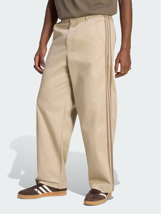 adidas adidas Spodnie materiałowe 3 Stripes Pleated Trousers KE4175 Beżowy Regular Fit